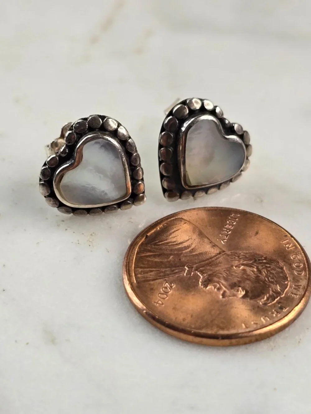 Womens Vintage Estate Sterling Silver MOP Heart Stud Earrings 3.3g E5592
